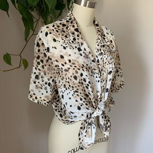 🌹3/$35 Crepe Cheetah Button Down Short Sleeve Top